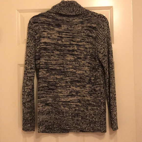 NWOT Kerisma sweater with black and gray accents - Picture 4 of 4